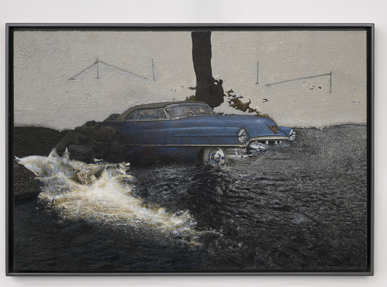 Oljemålning föreställande en blå bil som står i vatten.